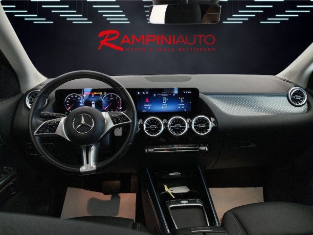 MERCEDES-BENZ GLA 180 usata 17