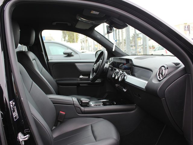 MERCEDES-BENZ GLB 180 usata, con Cruise Control