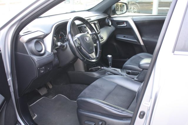 TOYOTA RAV 4 MY23 usata, con Interni in pelle