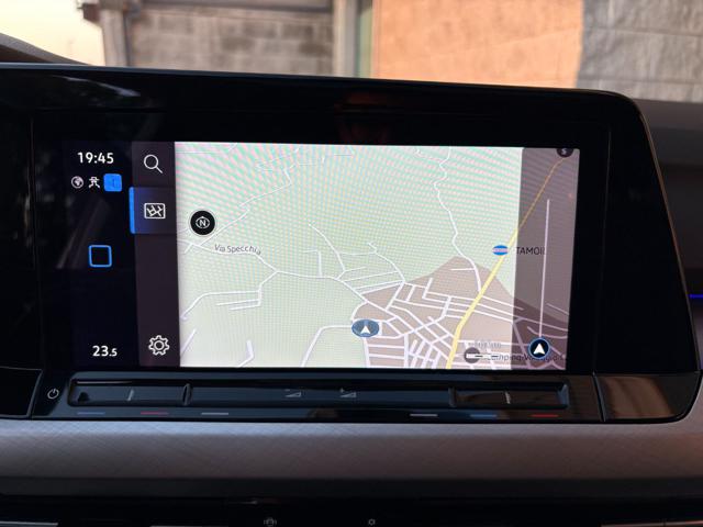 VOLKSWAGEN Golf usata, con USB