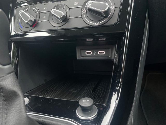 VOLKSWAGEN T-Cross usata 29