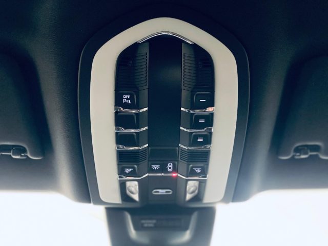 PORSCHE Macan usata, con Sedili riscaldati