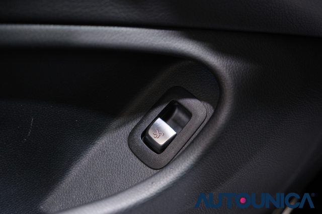 MERCEDES-BENZ C 220 usata, con Frenata d