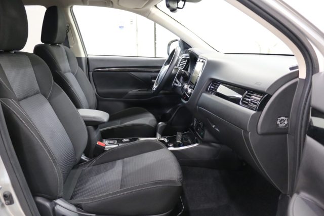 MITSUBISHI Outlander usata, con Sistema di navigazione