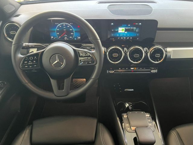 MERCEDES-BENZ GLB 200 usata, con Autoradio digitale