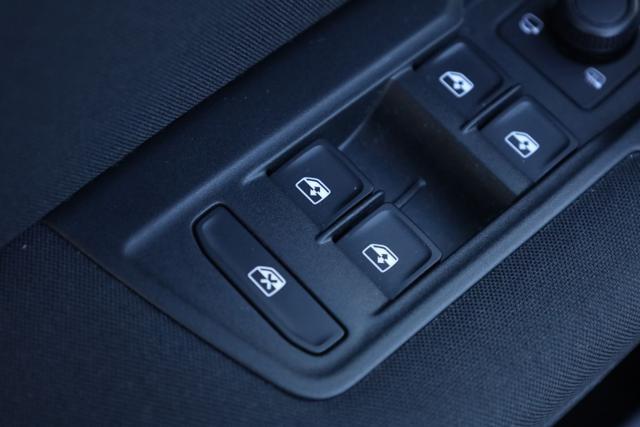 VOLKSWAGEN Tiguan usata, con Specchietti laterali elettrici