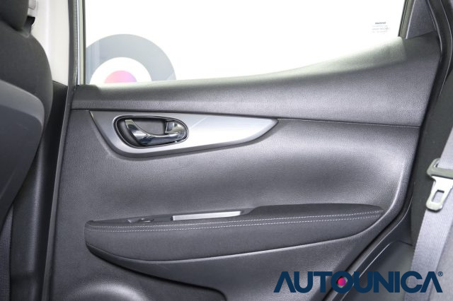 NISSAN Qashqai usata, con Specchietto retrovisore con funzione antiabbagliamento