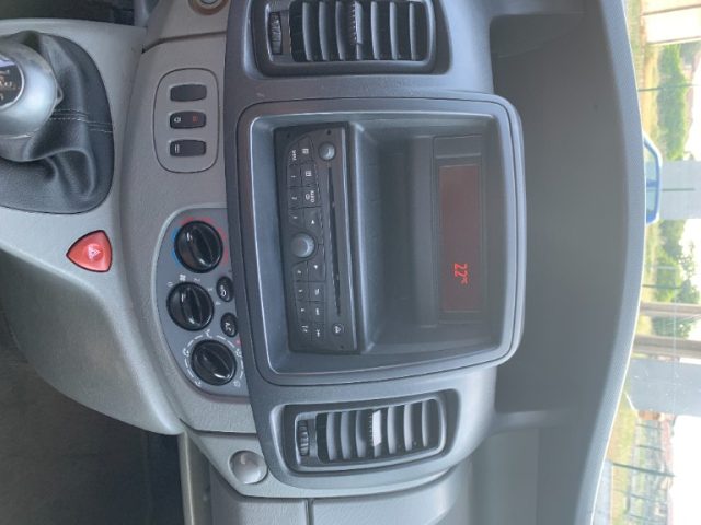 RENAULT Trafic usata, con USB