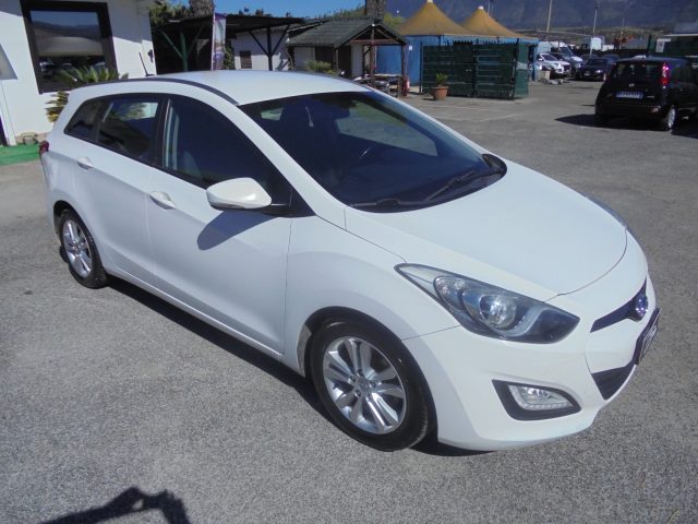 HYUNDAI i30 usata 16