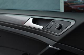 VOLKSWAGEN Golf usata, con Hill holder