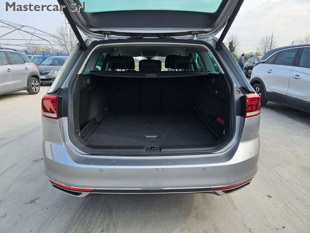VOLKSWAGEN Passat Variant usata, con Fendinebbia