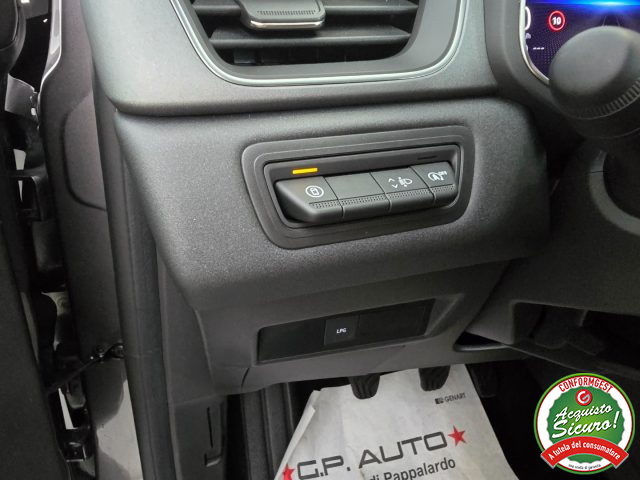 RENAULT Captur usata, con USB