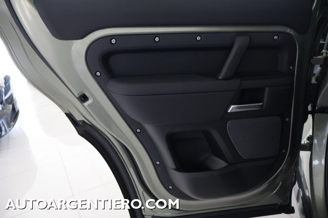 LAND ROVER Defender usata, con USB