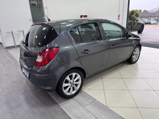 OPEL Corsa usata, con Autoradio