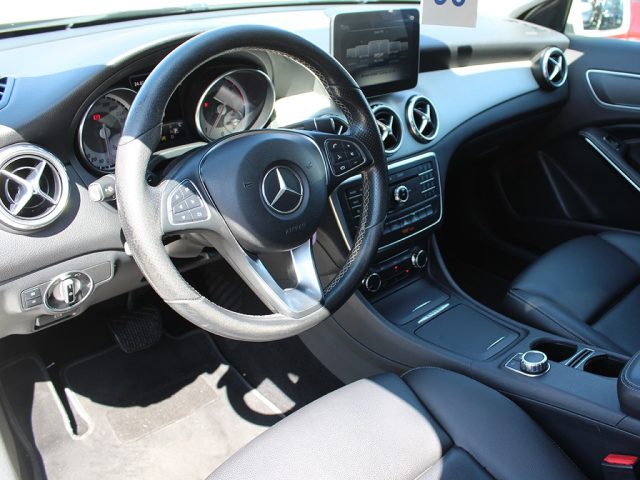 MERCEDES-BENZ GLA 200 usata, con Climatizzatore