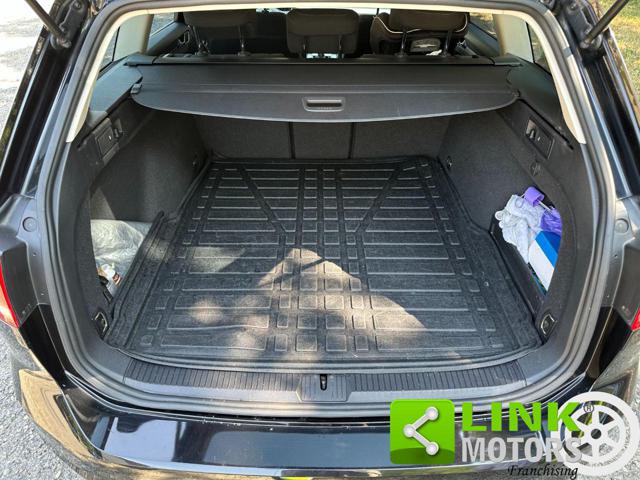 VOLKSWAGEN Passat Variant usata, con Sedile posteriore sdoppiato