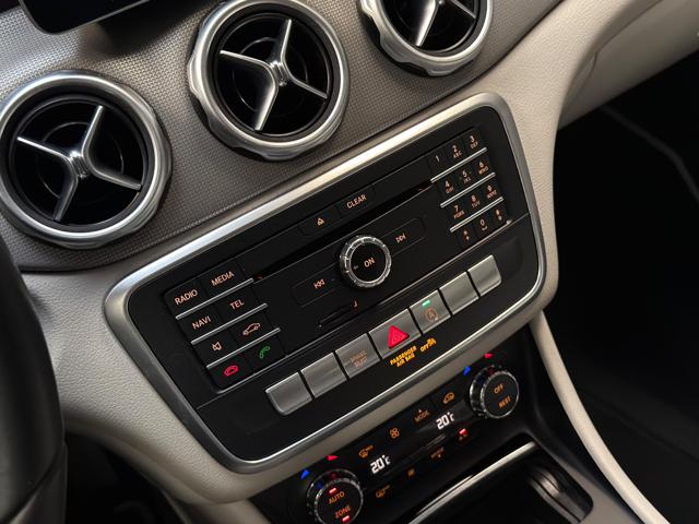 MERCEDES-BENZ GLA 180 usata, con Leve al volante