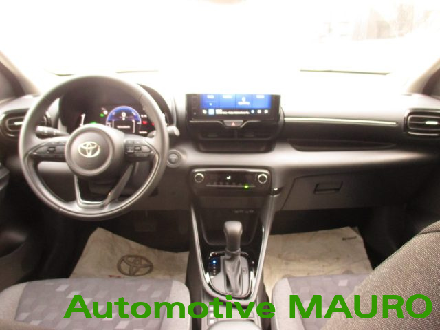 TOYOTA Yaris usata, con Fari LED