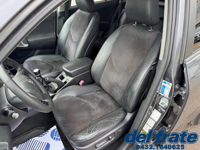 TOYOTA RAV 4 usata, con Controllo automatico clima