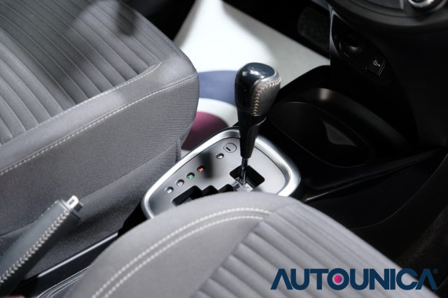 TOYOTA Yaris usata 48