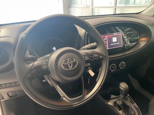 TOYOTA Aygo X usata, con USB