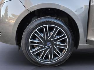 LANCIA Ypsilon usata, con Luci diurne LED