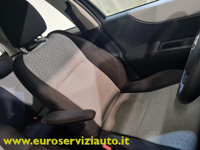 TOYOTA Yaris usata 36