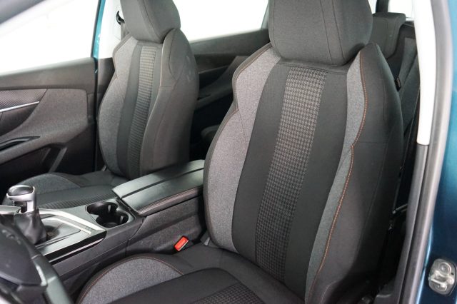 PEUGEOT 5008 usata, con Sensore di luce