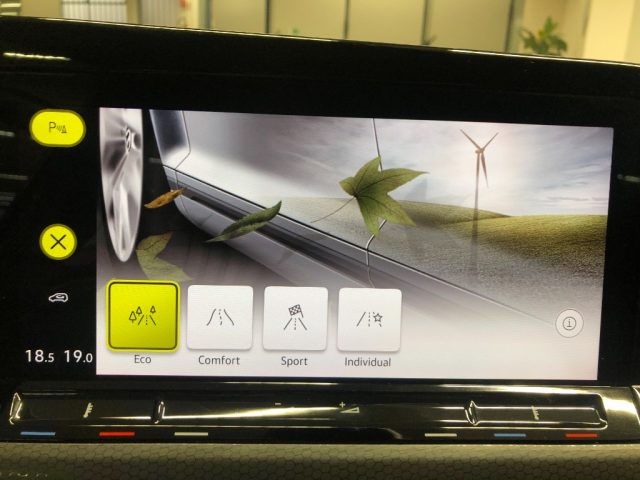 VOLKSWAGEN Golf usata, con Specchietti laterali elettrici