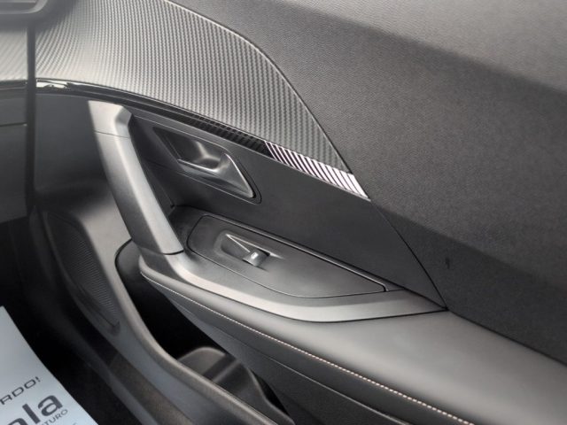 PEUGEOT 2008 usata, con Specchietti laterali elettrici