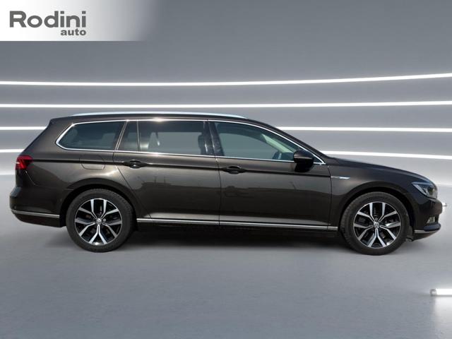VOLKSWAGEN Passat Variant usata, con Airbag