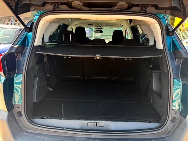 PEUGEOT 5008 usata, con Sistema di navigazione
