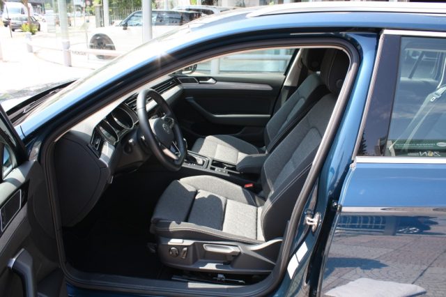 VOLKSWAGEN Passat Variant usata, con Cruise Control