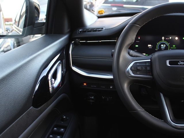 JEEP Compass usata, con Servosterzo