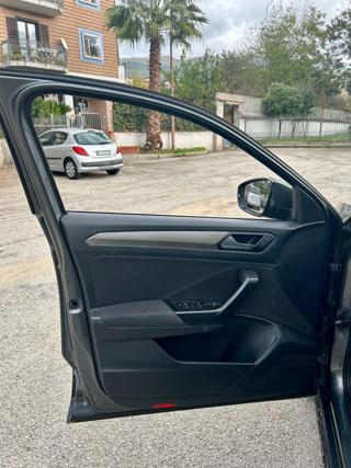 VOLKSWAGEN T-Roc usata 20