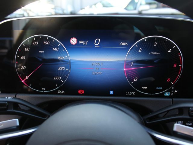 MERCEDES-BENZ E 220 usata, con Sedile posteriore sdoppiato