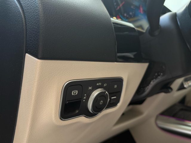 MERCEDES-BENZ GLA 200 usata, con Isofix
