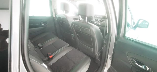 RENAULT Scenic usata, con Sensori di parcheggio anteriori