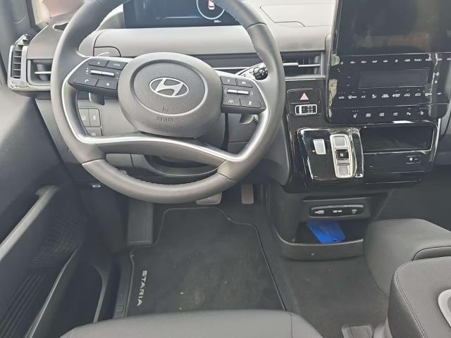 HYUNDAI Staria usata, con Cerchi in lega