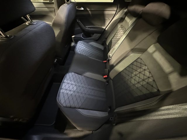 VOLKSWAGEN Taigo usata, con USB