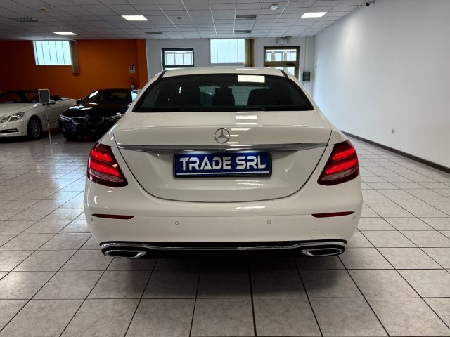 MERCEDES-BENZ E 200 usata, con Boardcomputer