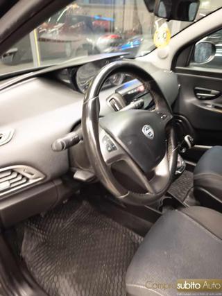 LANCIA Ypsilon usata, con ESP