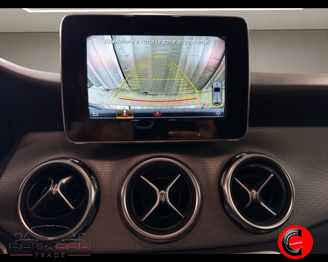 MERCEDES-BENZ GLA 180 usata, con Autoradio digitale