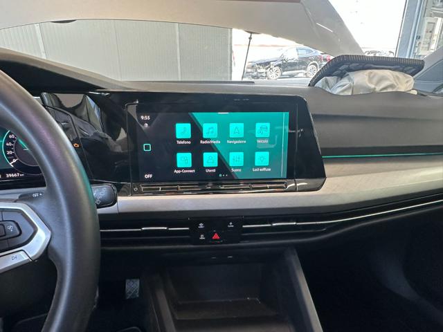 VOLKSWAGEN Golf usata, con Touch screen