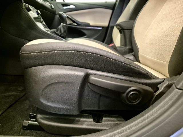 OPEL Astra usata, con Bluetooth