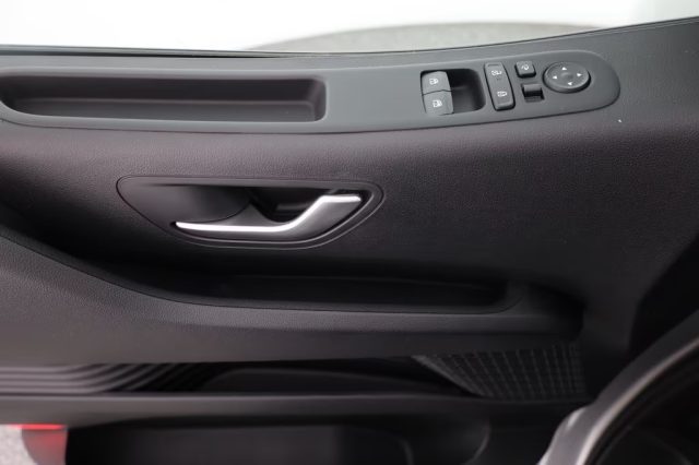 HYUNDAI Staria usata, con Vetri oscurati