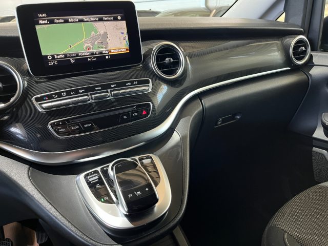 MERCEDES-BENZ V 220 usata, con Park Distance Control