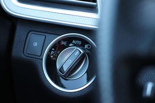 MERCEDES-BENZ E 200 usata, con Regolazione elettrica sedili