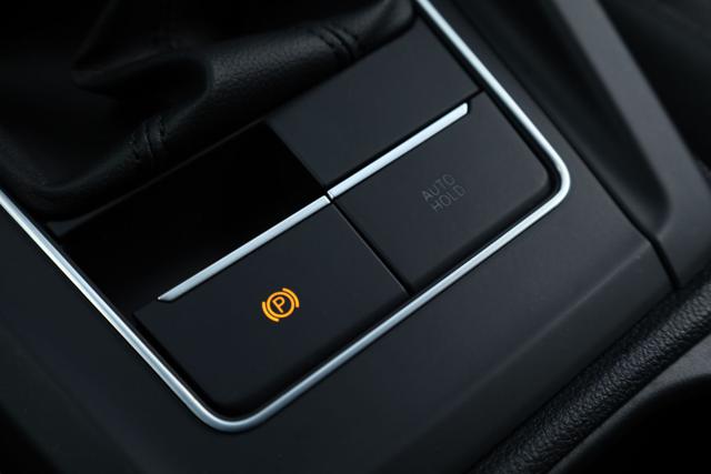 VOLKSWAGEN Golf usata, con Sensori di parcheggio anteriori