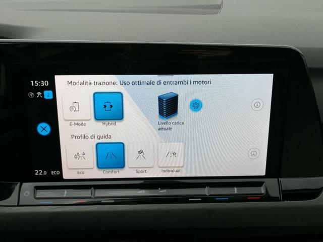 VOLKSWAGEN Golf usata, con Touch screen